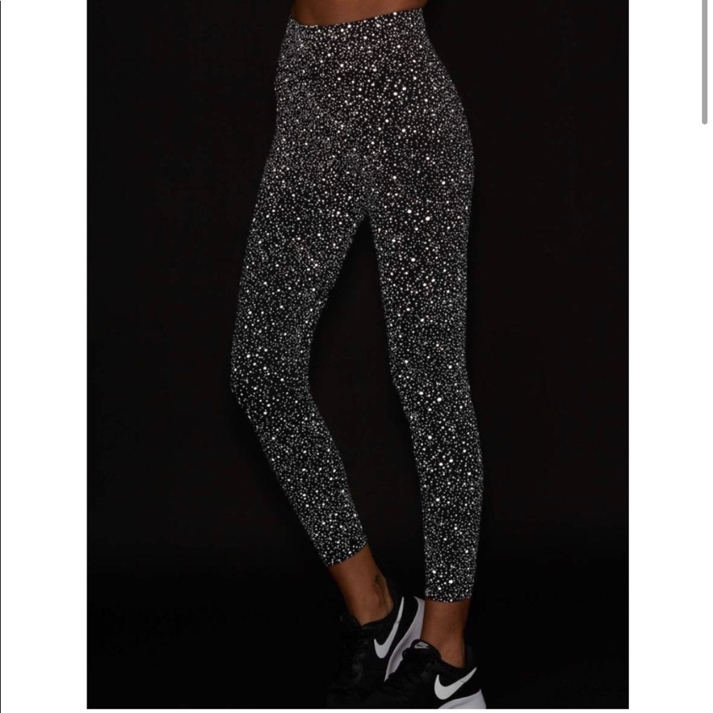 Noli Yoga Reflective Black Line Set Bra And Leggings